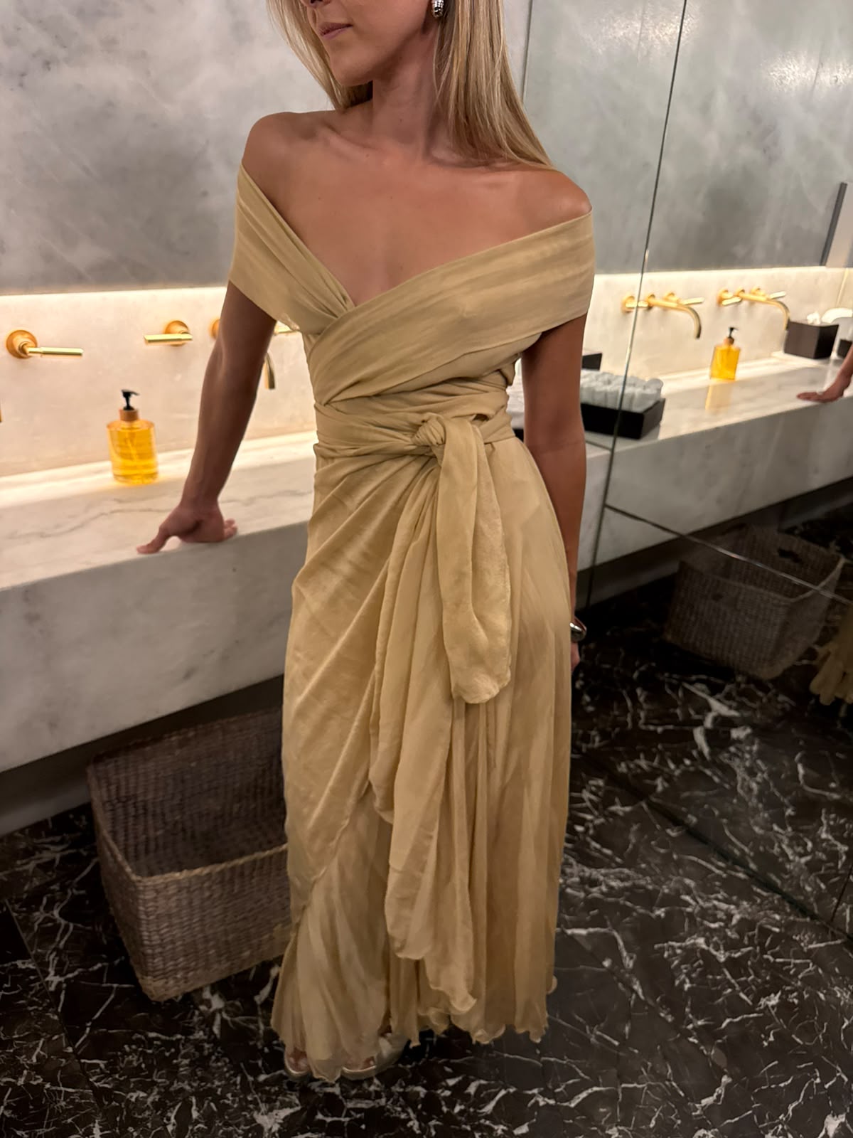 Cortana Vestido Multiposición Champagne 100% Seda