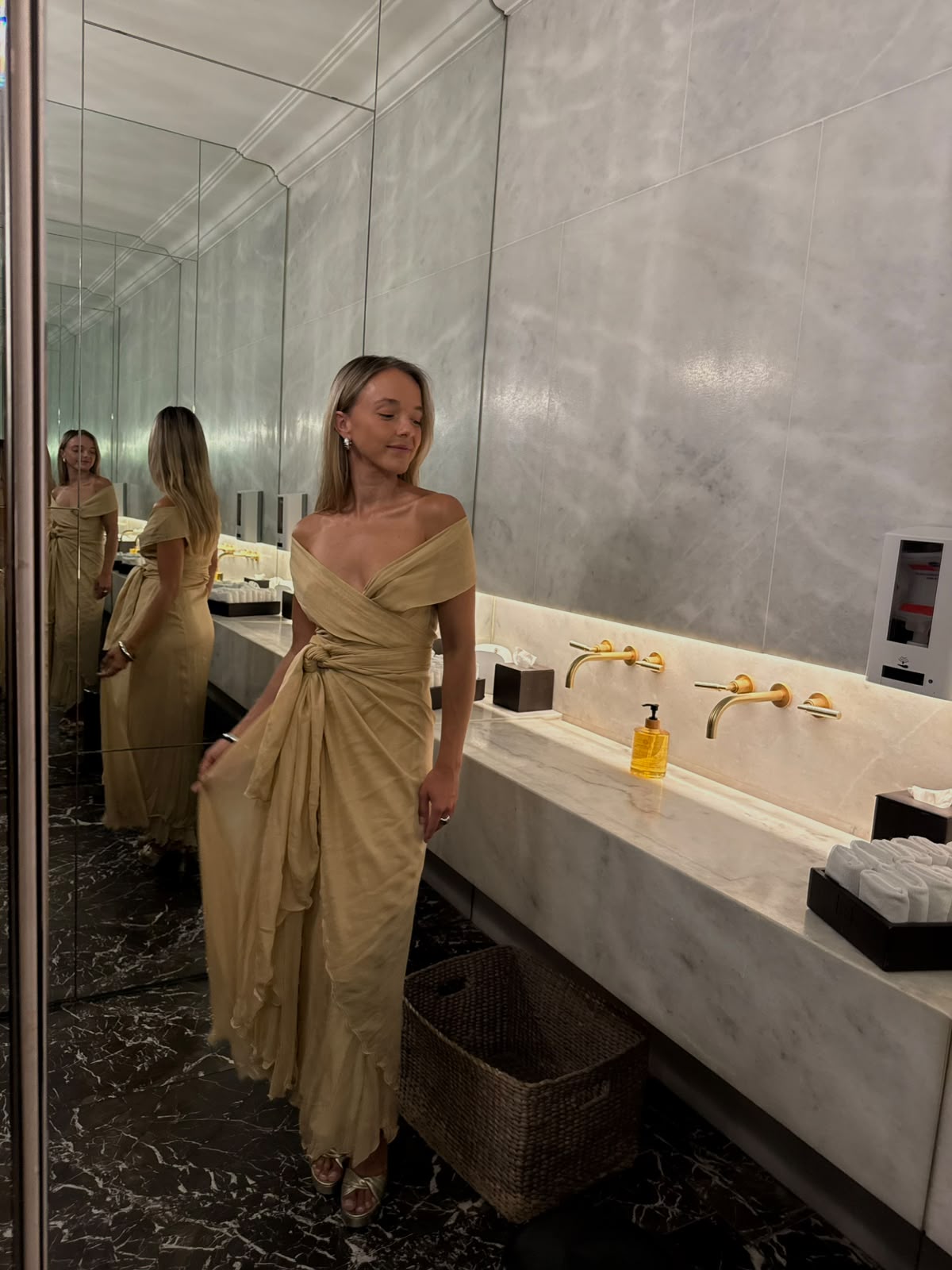 Cortana Vestido Multiposición Champagne 100% Seda